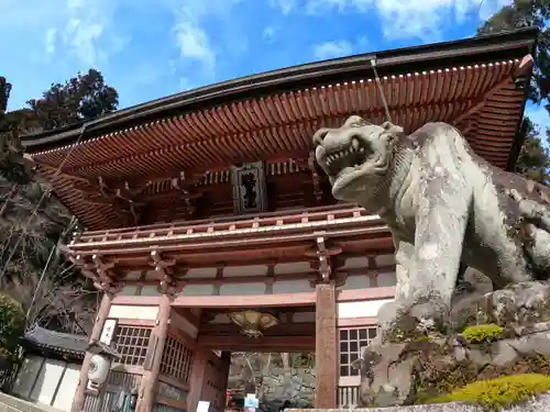 鞍馬寺の山門