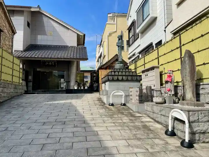 東福院の{uncategorized: "未分類", other: "その他", undefined: "問題あり", building: "その他建物", grave: "お墓", sacred_gate: "鳥居", guardian: "狛犬", statue: "像", buddha: "仏像", history: "歴史", nature: "自然", garden: "庭園", animal: "動物", pagoda: "塔", temizu: "手水舎", mountain_gate: "山門・神門", sanctuary: "本殿・本堂", subordinate: "末社・摂社", art: "芸術", scenery: "景色", jizo: "地蔵", ema: "絵馬", goshuin: "御朱印", omikuji: "おみくじ", items: "授与品その他", amulet: "お守り", goshuincho: "御朱印帳", eats: "食事", festival: "お祭り", votive_dance: "神楽", shichigosan: "七五三参", wedding: "結婚式", experience: "体験その他", initially: "初詣", around: "周辺", anti_infection: "感染症対策"}