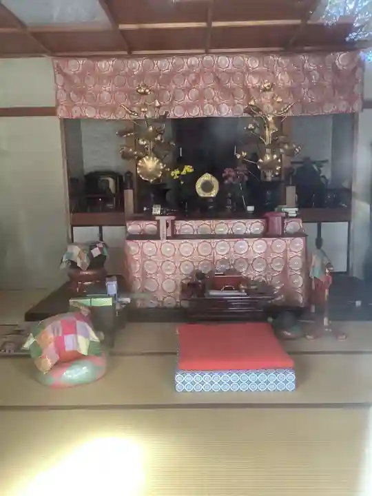 室寺の本殿・本堂