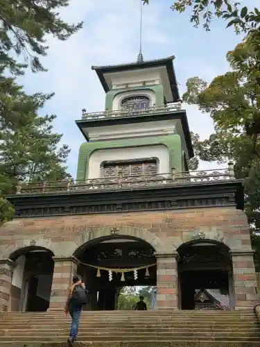 尾山神社の{uncategorized: "未分類", other: "その他", undefined: "問題あり", building: "その他建物", grave: "お墓", sacred_gate: "鳥居", guardian: "狛犬", statue: "像", buddha: "仏像", history: "歴史", nature: "自然", garden: "庭園", animal: "動物", pagoda: "塔", temizu: "手水舎", mountain_gate: "山門・神門", sanctuary: "本殿・本堂", subordinate: "末社・摂社", art: "芸術", scenery: "景色", jizo: "地蔵", ema: "絵馬", goshuin: "御朱印", omikuji: "おみくじ", items: "授与品その他", amulet: "お守り", goshuincho: "御朱印帳", eats: "食事", festival: "お祭り", votive_dance: "神楽", shichigosan: "七五三参", wedding: "結婚式", experience: "体験その他", initially: "初詣", around: "周辺", anti_infection: "感染症対策"}