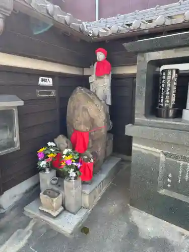 老松寺の{uncategorized: "未分類", other: "その他", undefined: "問題あり", building: "その他建物", grave: "お墓", sacred_gate: "鳥居", guardian: "狛犬", statue: "像", buddha: "仏像", history: "歴史", nature: "自然", garden: "庭園", animal: "動物", pagoda: "塔", temizu: "手水舎", mountain_gate: "山門・神門", sanctuary: "本殿・本堂", subordinate: "末社・摂社", art: "芸術", scenery: "景色", jizo: "地蔵", ema: "絵馬", goshuin: "御朱印", omikuji: "おみくじ", items: "授与品その他", amulet: "お守り", goshuincho: "御朱印帳", eats: "食事", festival: "お祭り", votive_dance: "神楽", shichigosan: "七五三参", wedding: "結婚式", experience: "体験その他", initially: "初詣", around: "周辺", anti_infection: "感染症対策"}