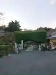 本勝寺の山門