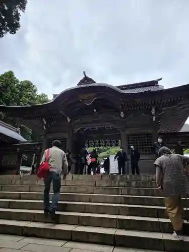 彌彦神社の山門