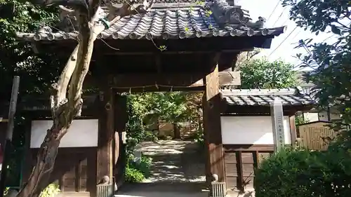 東運寺の山門