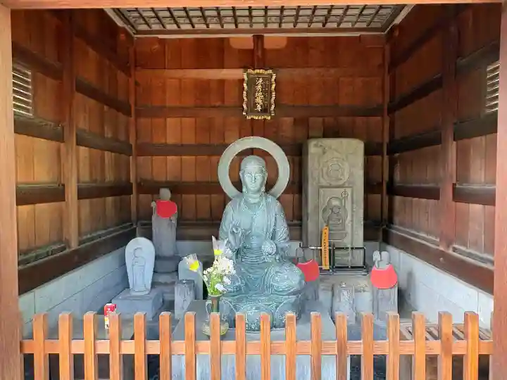 寶泉寺(宝泉寺)の{uncategorized: "未分類", other: "その他", undefined: "問題あり", building: "その他建物", grave: "お墓", sacred_gate: "鳥居", guardian: "狛犬", statue: "像", buddha: "仏像", history: "歴史", nature: "自然", garden: "庭園", animal: "動物", pagoda: "塔", temizu: "手水舎", mountain_gate: "山門・神門", sanctuary: "本殿・本堂", subordinate: "末社・摂社", art: "芸術", scenery: "景色", jizo: "地蔵", ema: "絵馬", goshuin: "御朱印", omikuji: "おみくじ", items: "授与品その他", amulet: "お守り", goshuincho: "御朱印帳", eats: "食事", festival: "お祭り", votive_dance: "神楽", shichigosan: "七五三参", wedding: "結婚式", experience: "体験その他", initially: "初詣", around: "周辺", anti_infection: "感染症対策"}