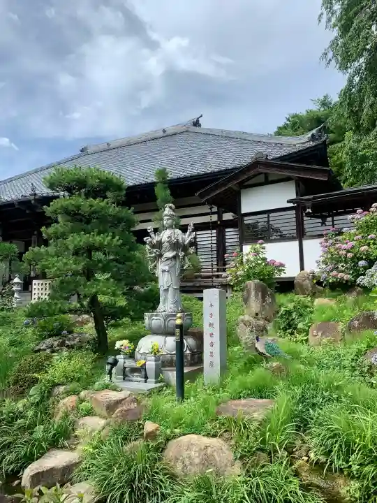 楽法寺(雨引観音)の{uncategorized: "未分類", other: "その他", undefined: "問題あり", building: "その他建物", grave: "お墓", sacred_gate: "鳥居", guardian: "狛犬", statue: "像", buddha: "仏像", history: "歴史", nature: "自然", garden: "庭園", animal: "動物", pagoda: "塔", temizu: "手水舎", mountain_gate: "山門・神門", sanctuary: "本殿・本堂", subordinate: "末社・摂社", art: "芸術", scenery: "景色", jizo: "地蔵", ema: "絵馬", goshuin: "御朱印", omikuji: "おみくじ", items: "授与品その他", amulet: "お守り", goshuincho: "御朱印帳", eats: "食事", festival: "お祭り", votive_dance: "神楽", shichigosan: "七五三参", wedding: "結婚式", experience: "体験その他", initially: "初詣", around: "周辺", anti_infection: "感染症対策"}