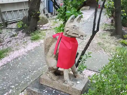 西出鎮守稲荷神社の狛犬