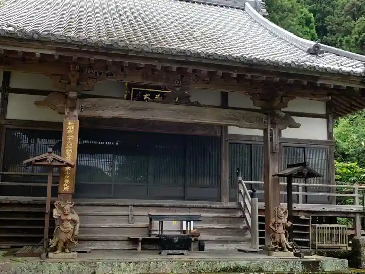 華藏寺(梅澤不動尊) の本殿・本堂