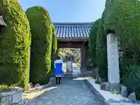 斉年寺の山門・神門