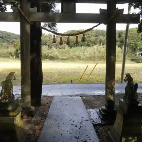 出世稲荷神社の鳥居