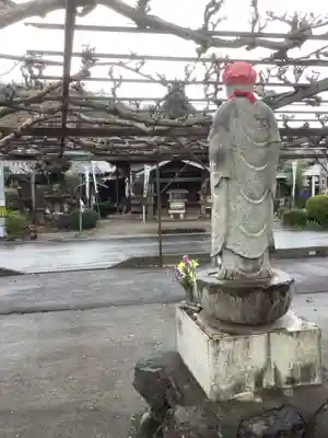 八大龍王本殿の地蔵