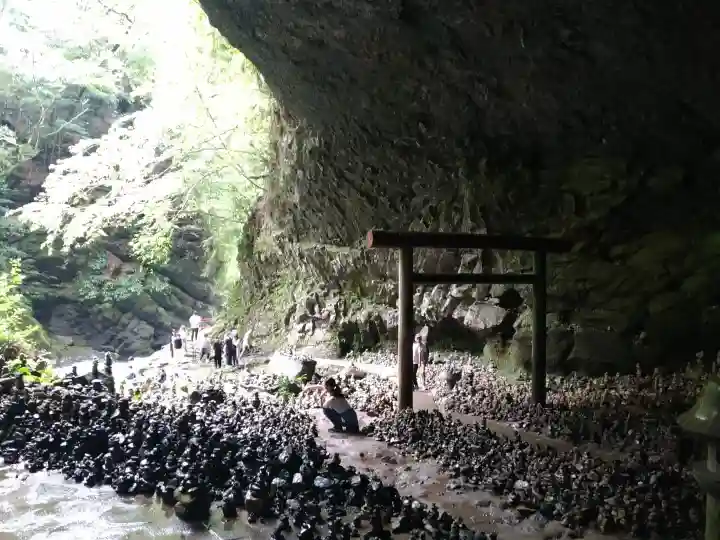 天岩戸神社の{uncategorized: "未分類", other: "その他", undefined: "問題あり", building: "その他建物", grave: "お墓", sacred_gate: "鳥居", guardian: "狛犬", statue: "像", buddha: "仏像", history: "歴史", nature: "自然", garden: "庭園", animal: "動物", pagoda: "塔", temizu: "手水舎", mountain_gate: "山門・神門", sanctuary: "本殿・本堂", subordinate: "末社・摂社", art: "芸術", scenery: "景色", jizo: "地蔵", ema: "絵馬", goshuin: "御朱印", omikuji: "おみくじ", items: "授与品その他", amulet: "お守り", goshuincho: "御朱印帳", eats: "食事", festival: "お祭り", votive_dance: "神楽", shichigosan: "七五三参", wedding: "結婚式", experience: "体験その他", initially: "初詣", around: "周辺", anti_infection: "感染症対策"}
