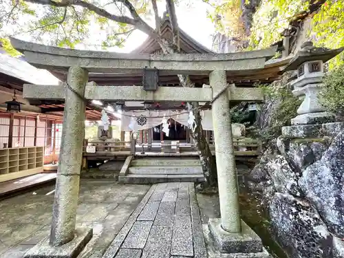 太郎坊宮阿賀神社の鳥居