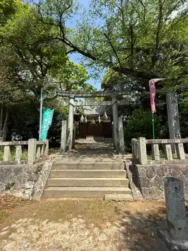 八幡社の{uncategorized: "未分類", other: "その他", undefined: "問題あり", building: "その他建物", grave: "お墓", sacred_gate: "鳥居", guardian: "狛犬", statue: "像", buddha: "仏像", history: "歴史", nature: "自然", garden: "庭園", animal: "動物", pagoda: "塔", temizu: "手水舎", mountain_gate: "山門・神門", sanctuary: "本殿・本堂", subordinate: "末社・摂社", art: "芸術", scenery: "景色", jizo: "地蔵", ema: "絵馬", goshuin: "御朱印", omikuji: "おみくじ", items: "授与品その他", amulet: "お守り", goshuincho: "御朱印帳", eats: "食事", festival: "お祭り", votive_dance: "神楽", shichigosan: "七五三参", wedding: "結婚式", experience: "体験その他", initially: "初詣", around: "周辺", anti_infection: "感染症対策"}