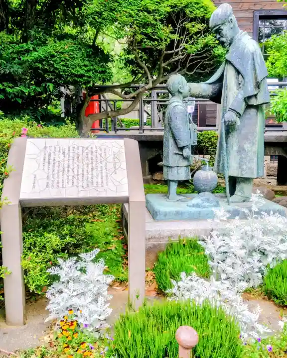 乃木神社の{uncategorized: "未分類", other: "その他", undefined: "問題あり", building: "その他建物", grave: "お墓", sacred_gate: "鳥居", guardian: "狛犬", statue: "像", buddha: "仏像", history: "歴史", nature: "自然", garden: "庭園", animal: "動物", pagoda: "塔", temizu: "手水舎", mountain_gate: "山門・神門", sanctuary: "本殿・本堂", subordinate: "末社・摂社", art: "芸術", scenery: "景色", jizo: "地蔵", ema: "絵馬", goshuin: "御朱印", omikuji: "おみくじ", items: "授与品その他", amulet: "お守り", goshuincho: "御朱印帳", eats: "食事", festival: "お祭り", votive_dance: "神楽", shichigosan: "七五三参", wedding: "結婚式", experience: "体験その他", initially: "初詣", around: "周辺", anti_infection: "感染症対策"}
