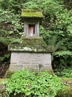 山の神の本殿