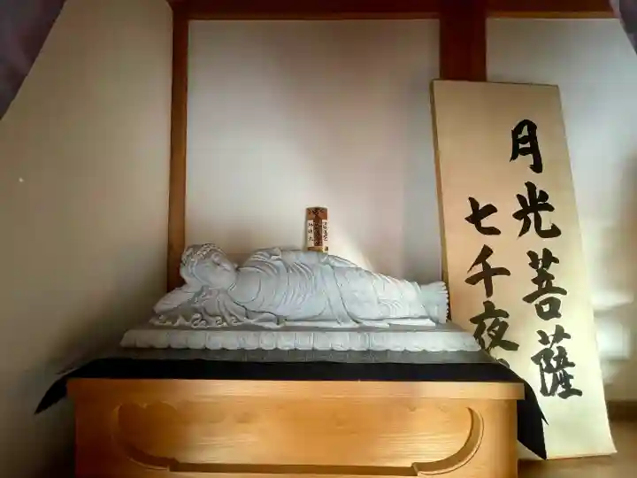 徳林寺の{uncategorized: "未分類", other: "その他", undefined: "問題あり", building: "その他建物", grave: "お墓", sacred_gate: "鳥居", guardian: "狛犬", statue: "像", buddha: "仏像", history: "歴史", nature: "自然", garden: "庭園", animal: "動物", pagoda: "塔", temizu: "手水舎", mountain_gate: "山門・神門", sanctuary: "本殿・本堂", subordinate: "末社・摂社", art: "芸術", scenery: "景色", jizo: "地蔵", ema: "絵馬", goshuin: "御朱印", omikuji: "おみくじ", items: "授与品その他", amulet: "お守り", goshuincho: "御朱印帳", eats: "食事", festival: "お祭り", votive_dance: "神楽", shichigosan: "七五三参", wedding: "結婚式", experience: "体験その他", initially: "初詣", around: "周辺", anti_infection: "感染症対策"}