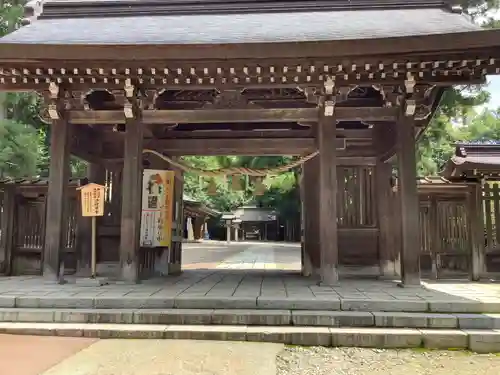 雄山神社前立社壇の山門・神門