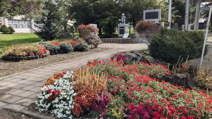 東中神社の庭園