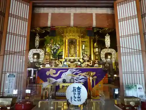 宣隆寺の本殿・本堂