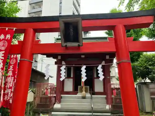 王森稲荷神社の{uncategorized: "未分類", other: "その他", undefined: "問題あり", building: "その他建物", grave: "お墓", sacred_gate: "鳥居", guardian: "狛犬", statue: "像", buddha: "仏像", history: "歴史", nature: "自然", garden: "庭園", animal: "動物", pagoda: "塔", temizu: "手水舎", mountain_gate: "山門・神門", sanctuary: "本殿・本堂", subordinate: "末社・摂社", art: "芸術", scenery: "景色", jizo: "地蔵", ema: "絵馬", goshuin: "御朱印", omikuji: "おみくじ", items: "授与品その他", amulet: "お守り", goshuincho: "御朱印帳", eats: "食事", festival: "お祭り", votive_dance: "神楽", shichigosan: "七五三参", wedding: "結婚式", experience: "体験その他", initially: "初詣", around: "周辺", anti_infection: "感染症対策"}