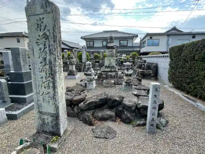 摂取院の{uncategorized: "未分類", other: "その他", undefined: "問題あり", building: "その他建物", grave: "お墓", sacred_gate: "鳥居", guardian: "狛犬", statue: "像", buddha: "仏像", history: "歴史", nature: "自然", garden: "庭園", animal: "動物", pagoda: "塔", temizu: "手水舎", mountain_gate: "山門・神門", sanctuary: "本殿・本堂", subordinate: "末社・摂社", art: "芸術", scenery: "景色", jizo: "地蔵", ema: "絵馬", goshuin: "御朱印", omikuji: "おみくじ", items: "授与品その他", amulet: "お守り", goshuincho: "御朱印帳", eats: "食事", festival: "お祭り", votive_dance: "神楽", shichigosan: "七五三参", wedding: "結婚式", experience: "体験その他", initially: "初詣", around: "周辺", anti_infection: "感染症対策"}
