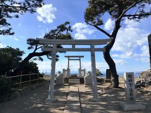 森戸大明神（森戸神社）の{uncategorized: "未分類", other: "その他", undefined: "問題あり", building: "その他建物", grave: "お墓", sacred_gate: "鳥居", guardian: "狛犬", statue: "像", buddha: "仏像", history: "歴史", nature: "自然", garden: "庭園", animal: "動物", pagoda: "塔", temizu: "手水舎", mountain_gate: "山門・神門", sanctuary: "本殿・本堂", subordinate: "末社・摂社", art: "芸術", scenery: "景色", jizo: "地蔵", ema: "絵馬", goshuin: "御朱印", omikuji: "おみくじ", items: "授与品その他", amulet: "お守り", goshuincho: "御朱印帳", eats: "食事", festival: "お祭り", votive_dance: "神楽", shichigosan: "七五三参", wedding: "結婚式", experience: "体験その他", initially: "初詣", around: "周辺", anti_infection: "感染症対策"}