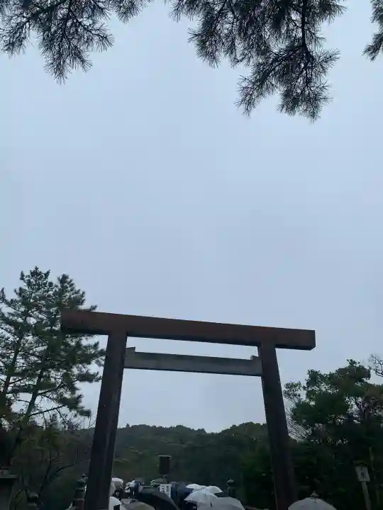 伊勢神宮内宮(皇大神宮)の{uncategorized: "未分類", other: "その他", undefined: "問題あり", building: "その他建物", grave: "お墓", sacred_gate: "鳥居", guardian: "狛犬", statue: "像", buddha: "仏像", history: "歴史", nature: "自然", garden: "庭園", animal: "動物", pagoda: "塔", temizu: "手水舎", mountain_gate: "山門・神門", sanctuary: "本殿・本堂", subordinate: "末社・摂社", art: "芸術", scenery: "景色", jizo: "地蔵", ema: "絵馬", goshuin: "御朱印", omikuji: "おみくじ", items: "授与品その他", amulet: "お守り", goshuincho: "御朱印帳", eats: "食事", festival: "お祭り", votive_dance: "神楽", shichigosan: "七五三参", wedding: "結婚式", experience: "体験その他", initially: "初詣", around: "周辺", anti_infection: "感染症対策"}