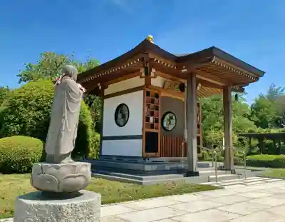 廣渡寺の{uncategorized: "未分類", other: "その他", undefined: "問題あり", building: "その他建物", grave: "お墓", sacred_gate: "鳥居", guardian: "狛犬", statue: "像", buddha: "仏像", history: "歴史", nature: "自然", garden: "庭園", animal: "動物", pagoda: "塔", temizu: "手水舎", mountain_gate: "山門・神門", sanctuary: "本殿・本堂", subordinate: "末社・摂社", art: "芸術", scenery: "景色", jizo: "地蔵", ema: "絵馬", goshuin: "御朱印", omikuji: "おみくじ", items: "授与品その他", amulet: "お守り", goshuincho: "御朱印帳", eats: "食事", festival: "お祭り", votive_dance: "神楽", shichigosan: "七五三参", wedding: "結婚式", experience: "体験その他", initially: "初詣", around: "周辺", anti_infection: "感染症対策"}