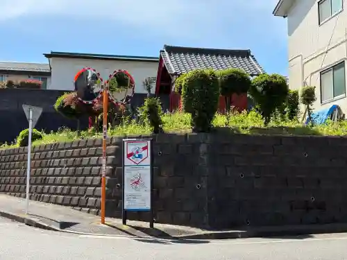 稲荷神社の{uncategorized: "未分類", other: "その他", undefined: "問題あり", building: "その他建物", grave: "お墓", sacred_gate: "鳥居", guardian: "狛犬", statue: "像", buddha: "仏像", history: "歴史", nature: "自然", garden: "庭園", animal: "動物", pagoda: "塔", temizu: "手水舎", mountain_gate: "山門・神門", sanctuary: "本殿・本堂", subordinate: "末社・摂社", art: "芸術", scenery: "景色", jizo: "地蔵", ema: "絵馬", goshuin: "御朱印", omikuji: "おみくじ", items: "授与品その他", amulet: "お守り", goshuincho: "御朱印帳", eats: "食事", festival: "お祭り", votive_dance: "神楽", shichigosan: "七五三参", wedding: "結婚式", experience: "体験その他", initially: "初詣", around: "周辺", anti_infection: "感染症対策"}