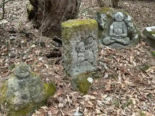 修那羅山安宮神社の{uncategorized: "未分類", other: "その他", undefined: "問題あり", building: "その他建物", grave: "お墓", sacred_gate: "鳥居", guardian: "狛犬", statue: "像", buddha: "仏像", history: "歴史", nature: "自然", garden: "庭園", animal: "動物", pagoda: "塔", temizu: "手水舎", mountain_gate: "山門・神門", sanctuary: "本殿・本堂", subordinate: "末社・摂社", art: "芸術", scenery: "景色", jizo: "地蔵", ema: "絵馬", goshuin: "御朱印", omikuji: "おみくじ", items: "授与品その他", amulet: "お守り", goshuincho: "御朱印帳", eats: "食事", festival: "お祭り", votive_dance: "神楽", shichigosan: "七五三参", wedding: "結婚式", experience: "体験その他", initially: "初詣", around: "周辺", anti_infection: "感染症対策"}