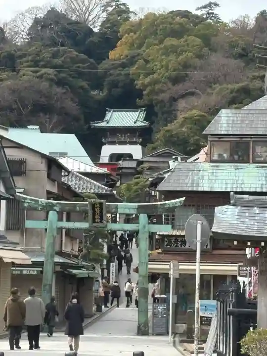 江島神社の{uncategorized: "未分類", other: "その他", undefined: "問題あり", building: "その他建物", grave: "お墓", sacred_gate: "鳥居", guardian: "狛犬", statue: "像", buddha: "仏像", history: "歴史", nature: "自然", garden: "庭園", animal: "動物", pagoda: "塔", temizu: "手水舎", mountain_gate: "山門・神門", sanctuary: "本殿・本堂", subordinate: "末社・摂社", art: "芸術", scenery: "景色", jizo: "地蔵", ema: "絵馬", goshuin: "御朱印", omikuji: "おみくじ", items: "授与品その他", amulet: "お守り", goshuincho: "御朱印帳", eats: "食事", festival: "お祭り", votive_dance: "神楽", shichigosan: "七五三参", wedding: "結婚式", experience: "体験その他", initially: "初詣", around: "周辺", anti_infection: "感染症対策"}