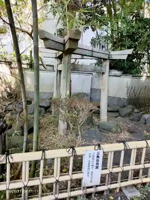 三囲神社の鳥居