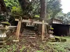 立磐神社本殿(奈良県)