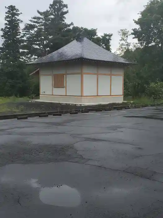 鶏足寺の建物その他