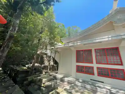 淵神社の{uncategorized: "未分類", other: "その他", undefined: "問題あり", building: "その他建物", grave: "お墓", sacred_gate: "鳥居", guardian: "狛犬", statue: "像", buddha: "仏像", history: "歴史", nature: "自然", garden: "庭園", animal: "動物", pagoda: "塔", temizu: "手水舎", mountain_gate: "山門・神門", sanctuary: "本殿・本堂", subordinate: "末社・摂社", art: "芸術", scenery: "景色", jizo: "地蔵", ema: "絵馬", goshuin: "御朱印", omikuji: "おみくじ", items: "授与品その他", amulet: "お守り", goshuincho: "御朱印帳", eats: "食事", festival: "お祭り", votive_dance: "神楽", shichigosan: "七五三参", wedding: "結婚式", experience: "体験その他", initially: "初詣", around: "周辺", anti_infection: "感染症対策"}