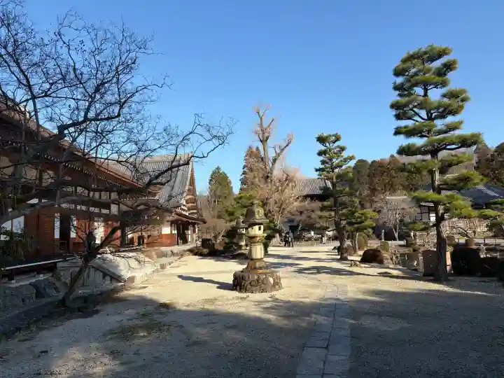 永保寺の{uncategorized: "未分類", other: "その他", undefined: "問題あり", building: "その他建物", grave: "お墓", sacred_gate: "鳥居", guardian: "狛犬", statue: "像", buddha: "仏像", history: "歴史", nature: "自然", garden: "庭園", animal: "動物", pagoda: "塔", temizu: "手水舎", mountain_gate: "山門・神門", sanctuary: "本殿・本堂", subordinate: "末社・摂社", art: "芸術", scenery: "景色", jizo: "地蔵", ema: "絵馬", goshuin: "御朱印", omikuji: "おみくじ", items: "授与品その他", amulet: "お守り", goshuincho: "御朱印帳", eats: "食事", festival: "お祭り", votive_dance: "神楽", shichigosan: "七五三参", wedding: "結婚式", experience: "体験その他", initially: "初詣", around: "周辺", anti_infection: "感染症対策"}