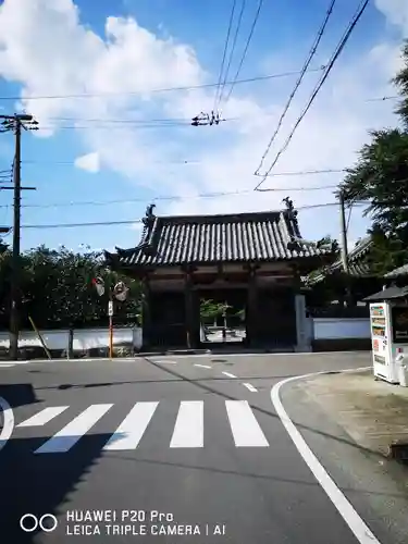 穴太寺の山門