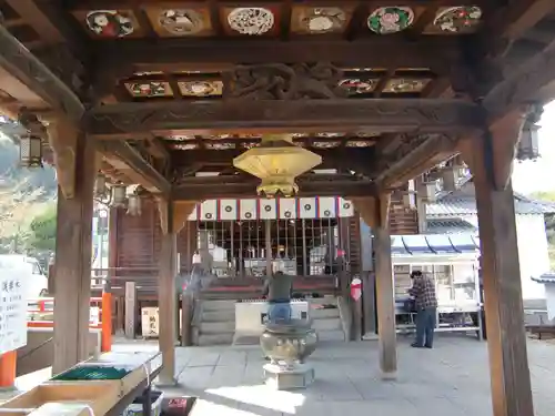 郷照寺の本殿