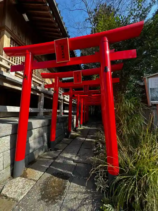 白笹稲荷神社の{uncategorized: "未分類", other: "その他", undefined: "問題あり", building: "その他建物", grave: "お墓", sacred_gate: "鳥居", guardian: "狛犬", statue: "像", buddha: "仏像", history: "歴史", nature: "自然", garden: "庭園", animal: "動物", pagoda: "塔", temizu: "手水舎", mountain_gate: "山門・神門", sanctuary: "本殿・本堂", subordinate: "末社・摂社", art: "芸術", scenery: "景色", jizo: "地蔵", ema: "絵馬", goshuin: "御朱印", omikuji: "おみくじ", items: "授与品その他", amulet: "お守り", goshuincho: "御朱印帳", eats: "食事", festival: "お祭り", votive_dance: "神楽", shichigosan: "七五三参", wedding: "結婚式", experience: "体験その他", initially: "初詣", around: "周辺", anti_infection: "感染症対策"}