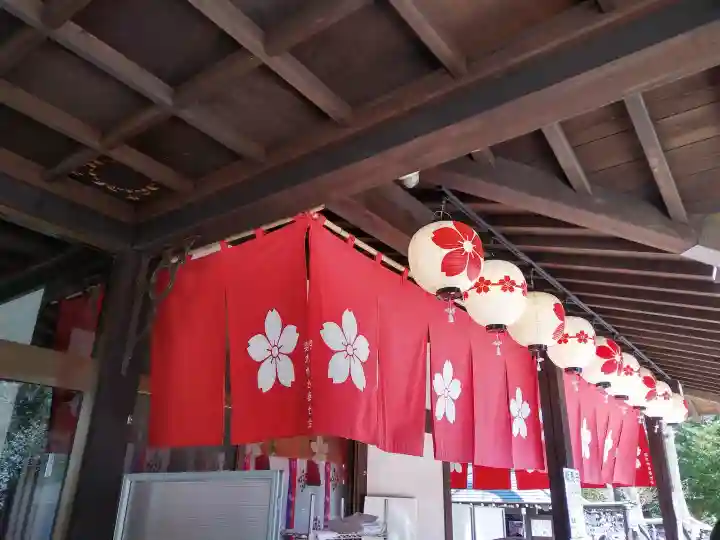 櫻木神社の{uncategorized: "未分類", other: "その他", undefined: "問題あり", building: "その他建物", grave: "お墓", sacred_gate: "鳥居", guardian: "狛犬", statue: "像", buddha: "仏像", history: "歴史", nature: "自然", garden: "庭園", animal: "動物", pagoda: "塔", temizu: "手水舎", mountain_gate: "山門・神門", sanctuary: "本殿・本堂", subordinate: "末社・摂社", art: "芸術", scenery: "景色", jizo: "地蔵", ema: "絵馬", goshuin: "御朱印", omikuji: "おみくじ", items: "授与品その他", amulet: "お守り", goshuincho: "御朱印帳", eats: "食事", festival: "お祭り", votive_dance: "神楽", shichigosan: "七五三参", wedding: "結婚式", experience: "体験その他", initially: "初詣", around: "周辺", anti_infection: "感染症対策"}