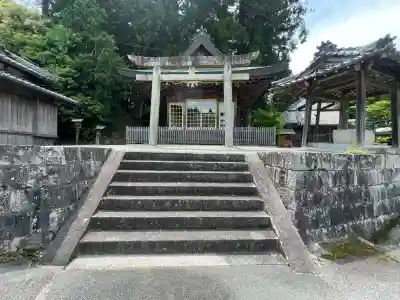 日枝神社 (甲南町稗谷)の{uncategorized: "未分類", other: "その他", undefined: "問題あり", building: "その他建物", grave: "お墓", sacred_gate: "鳥居", guardian: "狛犬", statue: "像", buddha: "仏像", history: "歴史", nature: "自然", garden: "庭園", animal: "動物", pagoda: "塔", temizu: "手水舎", mountain_gate: "山門・神門", sanctuary: "本殿・本堂", subordinate: "末社・摂社", art: "芸術", scenery: "景色", jizo: "地蔵", ema: "絵馬", goshuin: "御朱印", omikuji: "おみくじ", items: "授与品その他", amulet: "お守り", goshuincho: "御朱印帳", eats: "食事", festival: "お祭り", votive_dance: "神楽", shichigosan: "七五三参", wedding: "結婚式", experience: "体験その他", initially: "初詣", around: "周辺", anti_infection: "感染症対策"}