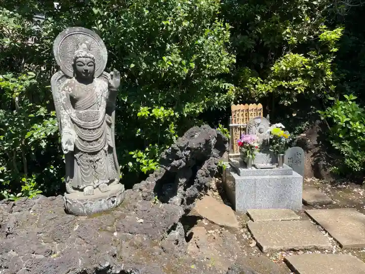 明治寺の{uncategorized: "未分類", other: "その他", undefined: "問題あり", building: "その他建物", grave: "お墓", sacred_gate: "鳥居", guardian: "狛犬", statue: "像", buddha: "仏像", history: "歴史", nature: "自然", garden: "庭園", animal: "動物", pagoda: "塔", temizu: "手水舎", mountain_gate: "山門・神門", sanctuary: "本殿・本堂", subordinate: "末社・摂社", art: "芸術", scenery: "景色", jizo: "地蔵", ema: "絵馬", goshuin: "御朱印", omikuji: "おみくじ", items: "授与品その他", amulet: "お守り", goshuincho: "御朱印帳", eats: "食事", festival: "お祭り", votive_dance: "神楽", shichigosan: "七五三参", wedding: "結婚式", experience: "体験その他", initially: "初詣", around: "周辺", anti_infection: "感染症対策"}