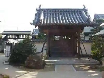 西光寺の山門