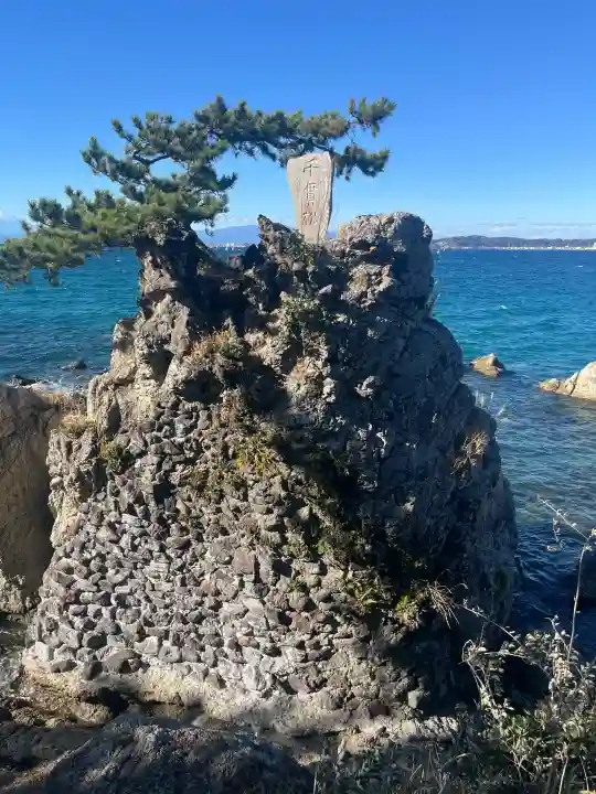 森戸大明神(森戸神社)の{uncategorized: "未分類", other: "その他", undefined: "問題あり", building: "その他建物", grave: "お墓", sacred_gate: "鳥居", guardian: "狛犬", statue: "像", buddha: "仏像", history: "歴史", nature: "自然", garden: "庭園", animal: "動物", pagoda: "塔", temizu: "手水舎", mountain_gate: "山門・神門", sanctuary: "本殿・本堂", subordinate: "末社・摂社", art: "芸術", scenery: "景色", jizo: "地蔵", ema: "絵馬", goshuin: "御朱印", omikuji: "おみくじ", items: "授与品その他", amulet: "お守り", goshuincho: "御朱印帳", eats: "食事", festival: "お祭り", votive_dance: "神楽", shichigosan: "七五三参", wedding: "結婚式", experience: "体験その他", initially: "初詣", around: "周辺", anti_infection: "感染症対策"}
