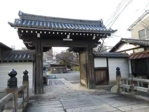 報恩寺の山門