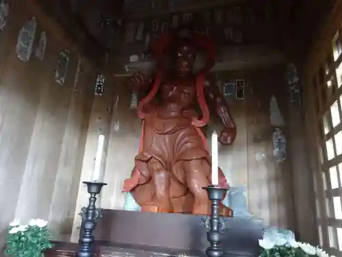 身延山奥之院思親閣の像