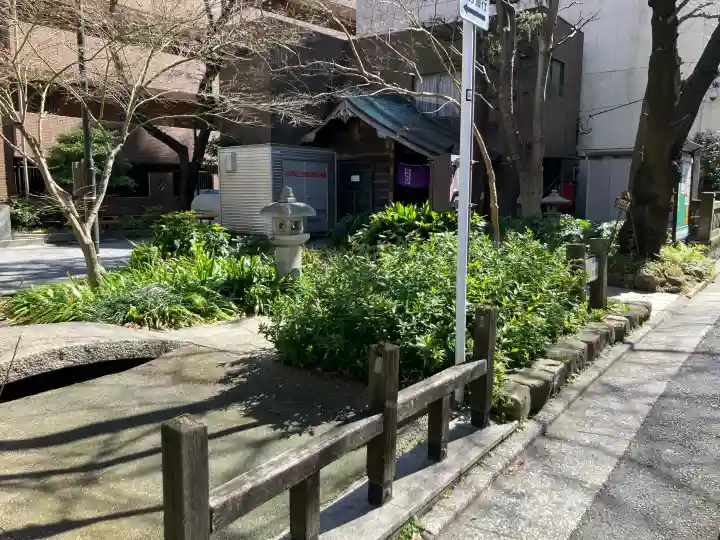 繁栄お玉稲荷大明神の{uncategorized: "未分類", other: "その他", undefined: "問題あり", building: "その他建物", grave: "お墓", sacred_gate: "鳥居", guardian: "狛犬", statue: "像", buddha: "仏像", history: "歴史", nature: "自然", garden: "庭園", animal: "動物", pagoda: "塔", temizu: "手水舎", mountain_gate: "山門・神門", sanctuary: "本殿・本堂", subordinate: "末社・摂社", art: "芸術", scenery: "景色", jizo: "地蔵", ema: "絵馬", goshuin: "御朱印", omikuji: "おみくじ", items: "授与品その他", amulet: "お守り", goshuincho: "御朱印帳", eats: "食事", festival: "お祭り", votive_dance: "神楽", shichigosan: "七五三参", wedding: "結婚式", experience: "体験その他", initially: "初詣", around: "周辺", anti_infection: "感染症対策"}