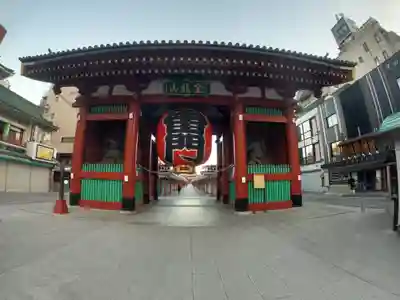 浅草寺の山門・神門