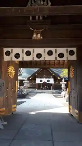 刈田神社の山門